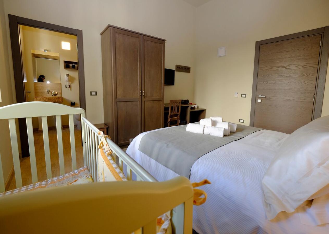 Eos Room And Breakfast Iglesias Bagian luar foto