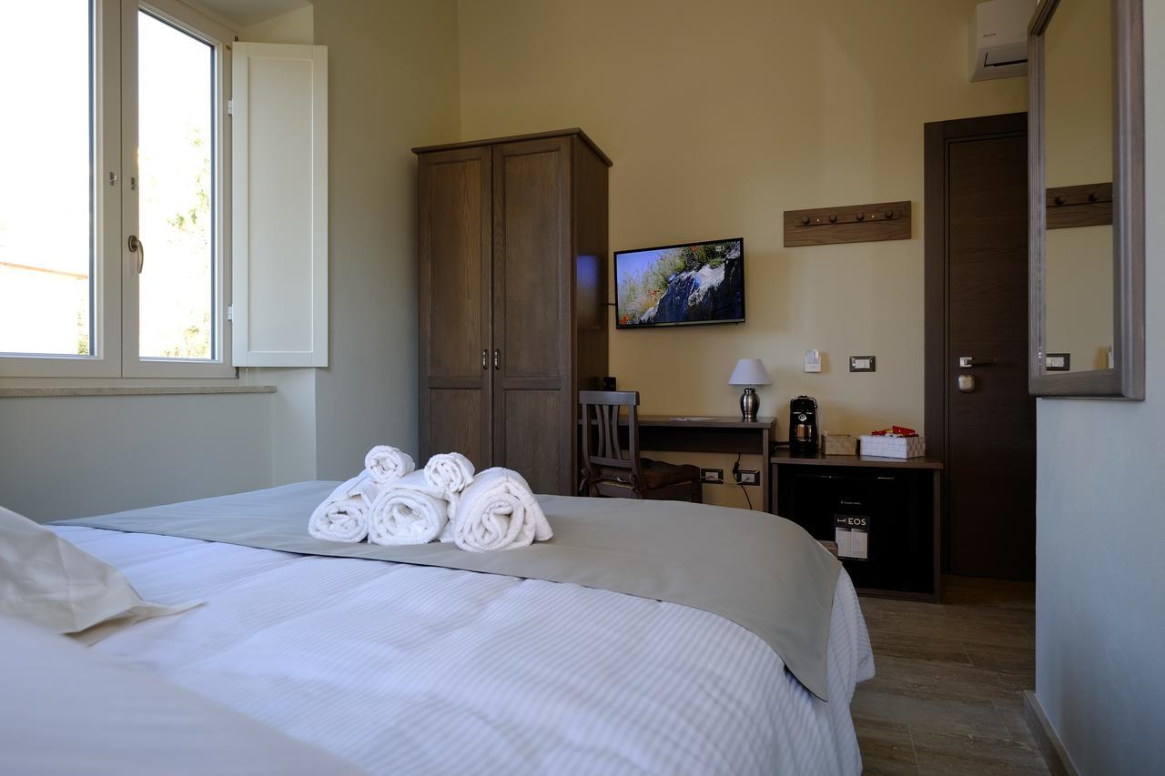 Eos Room And Breakfast Iglesias Bagian luar foto